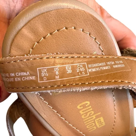 Clarks Zia Reign Wedge Sandal in Sand Suede Tan/Nude/Taupe Size 8 in EUC - Picture 6 of 9